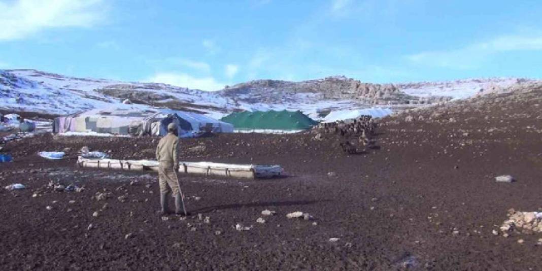 Ömürleri göç yollarında emekle geçiyor: Kışın sığındıkları köy konargöçer izleri taşıyor 6